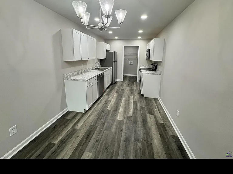 507 Young Ave #B — Photo 11