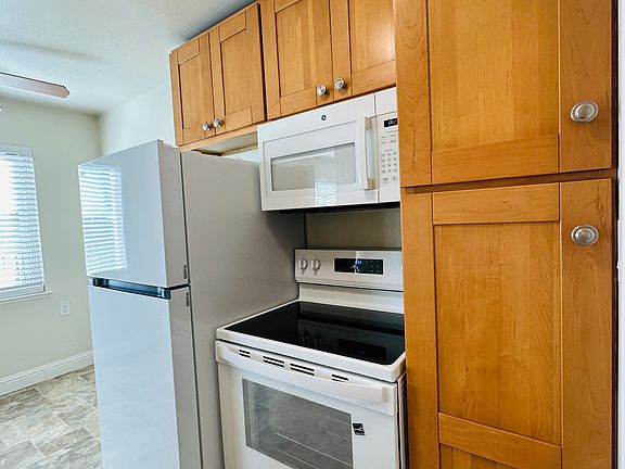 5th image of 427 E 17th St APT 303