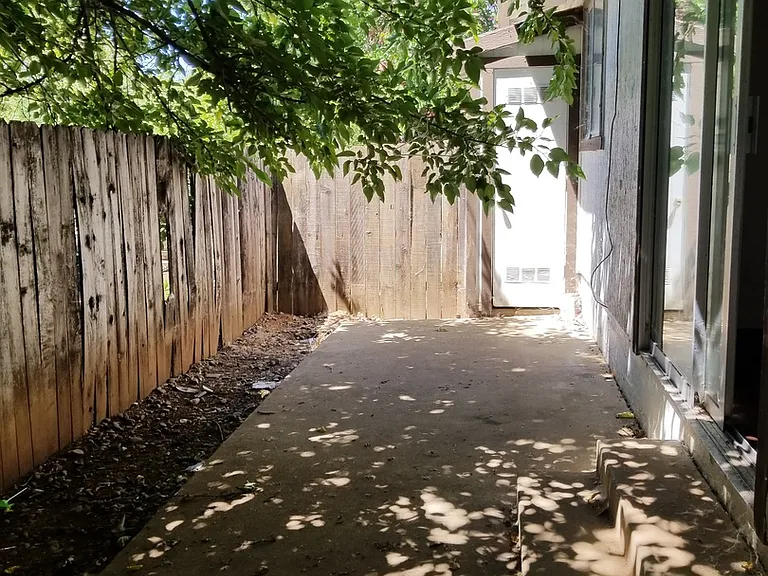 1616 Willis St — Photo 3