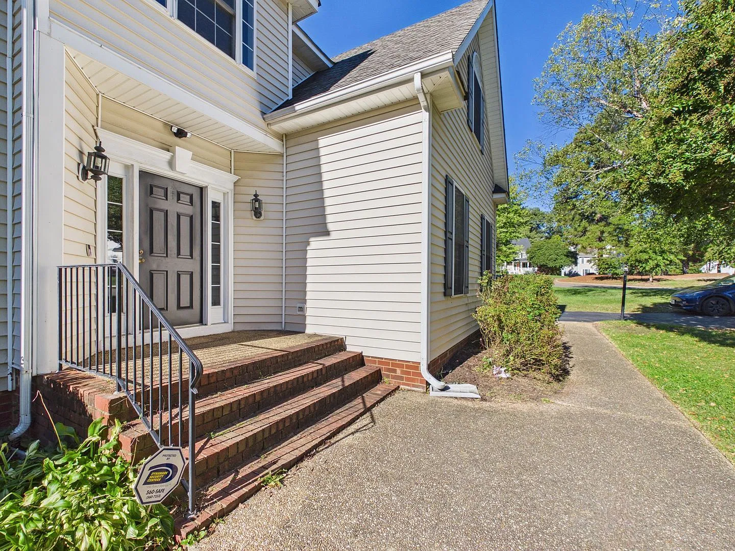 4 bed, 3.0 bath, 2346 sqft, $2,995 — Photo 4