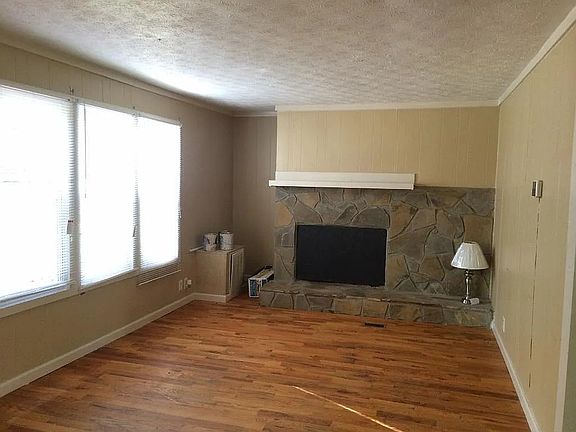 2nd image of 170 Cottonwood Pl