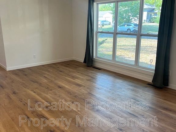 4th image of 1934 Emerald Dr
