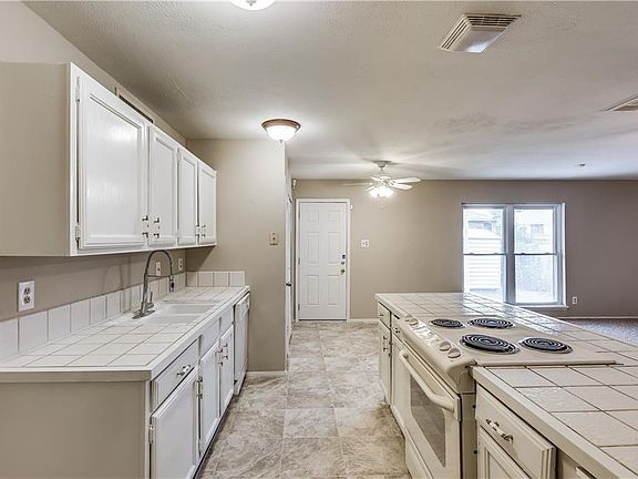 2nd image of 1901 Lyric Cir