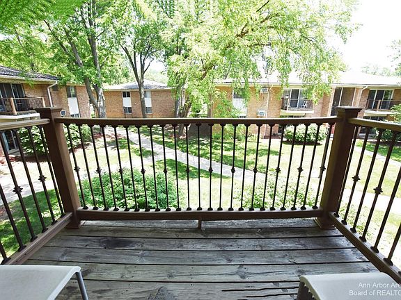 4th image of 1221 Island Dr APT 202