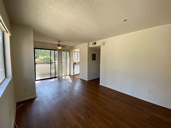 2nd image of 987 E Del Mar Blvd APT 1