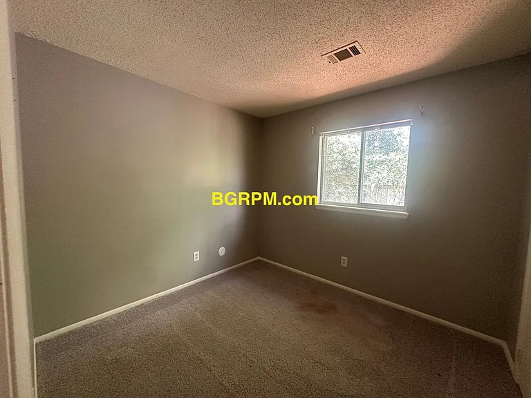 1004 Ferrell Dr — Photo 6