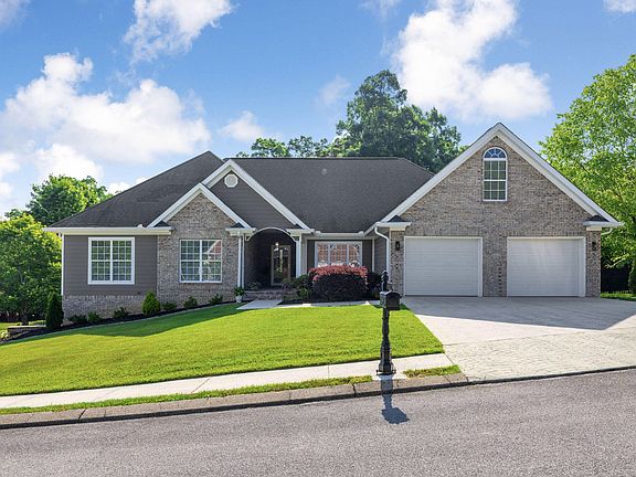 3rd image of 1066 Cody Ln