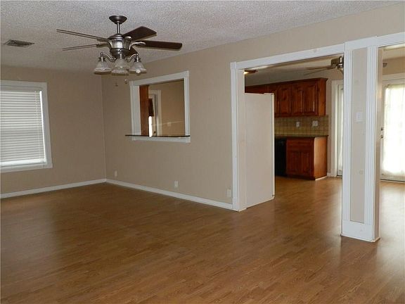 2nd image of 106 White Pt