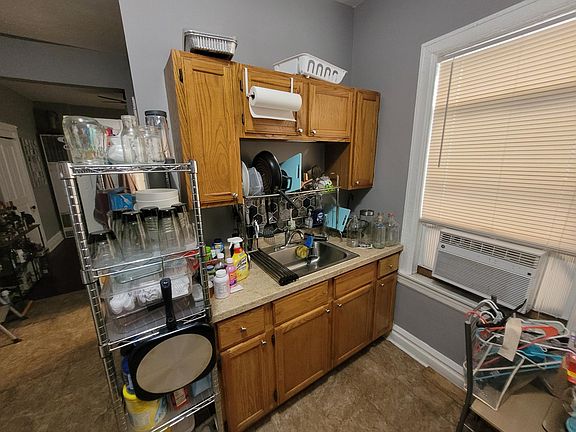 3rd image of 4547 S Hermitage Ave #1M