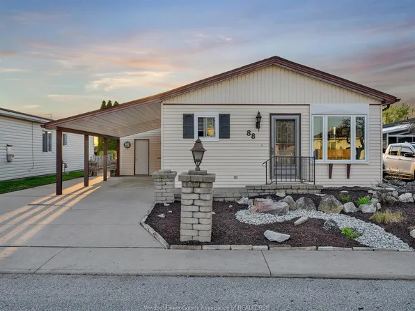 88 Parkside Dr, Essex, ON N0R 1J0