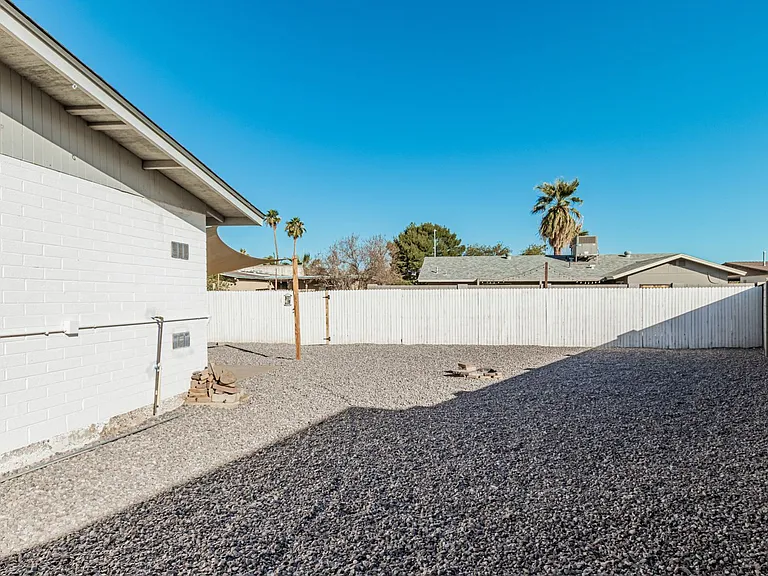 1420 N Rose St — Photo 30