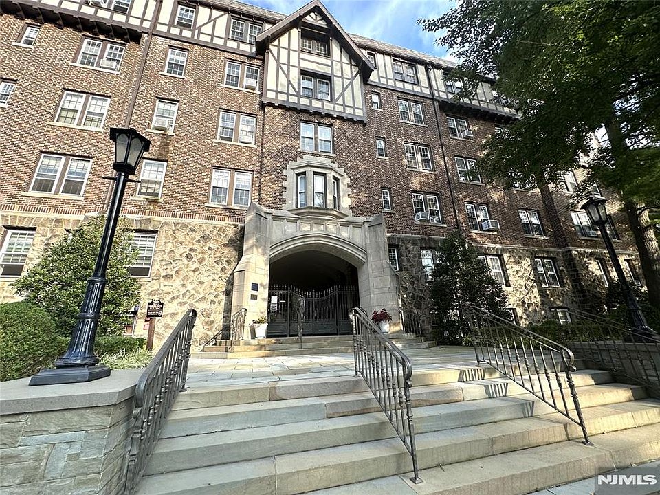 1st image of 275 Engle St APT J4