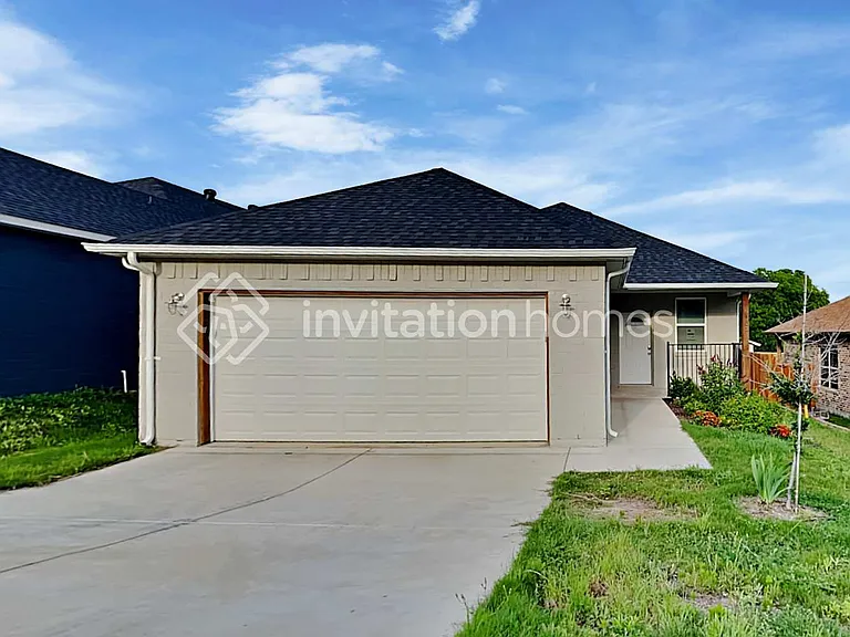 1320 Liberty St — Photo 1