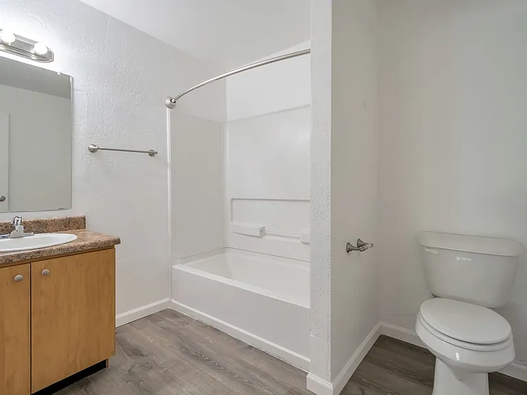 2234 W Hazelwood St — Photo 21