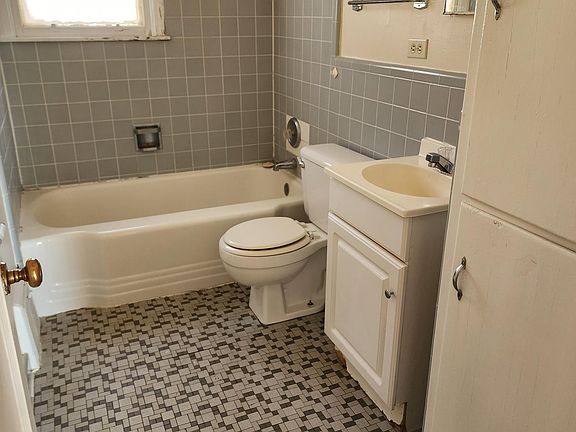 5th image of 116 E Spence St #C
