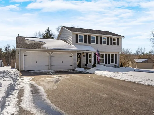 5885 Fieldstone Dr, Cazenovia, NY 13035