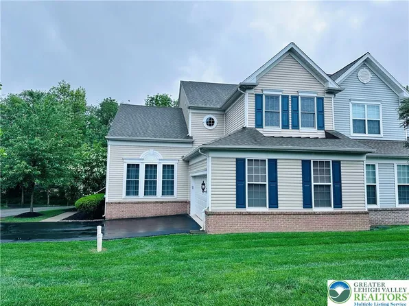 8480 Waterbury Ct, Breinigsville, PA 18031