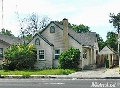 2nd image of 2419 N California St