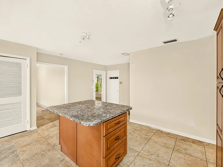 303 Saint Augustine Ave — Photo 14