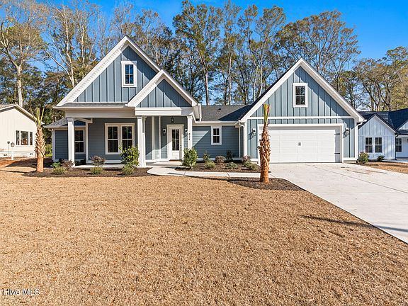 4th image of 824 Shoreline Drive W