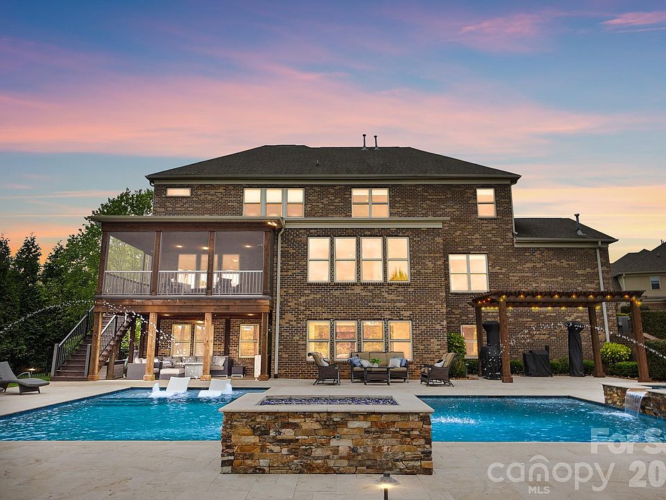1st image of 308 Walkers Bluff Ct