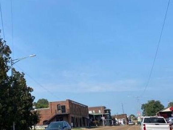 Exterior Neighborhood (street photo)
