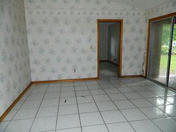 3rd image of 221 S Robert Ave