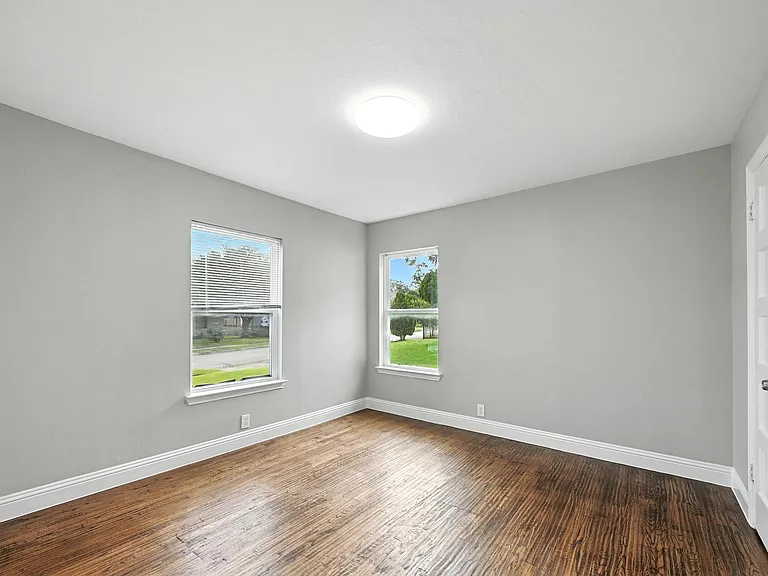 6520 Lovett Ave — Photo 12