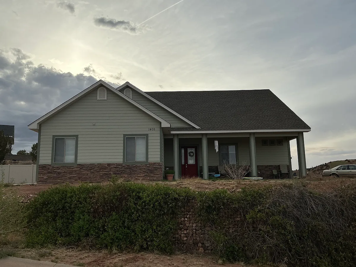 Building Photo - 1405 W Tumbleweed Trl