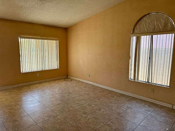 3rd image of 254 E Los Tres Hombres St