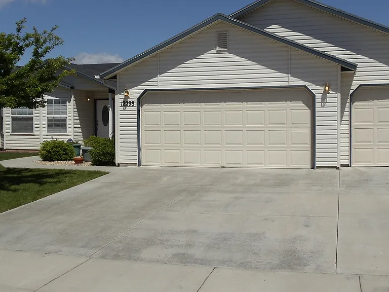 12298 W Silverking St — Photo 2