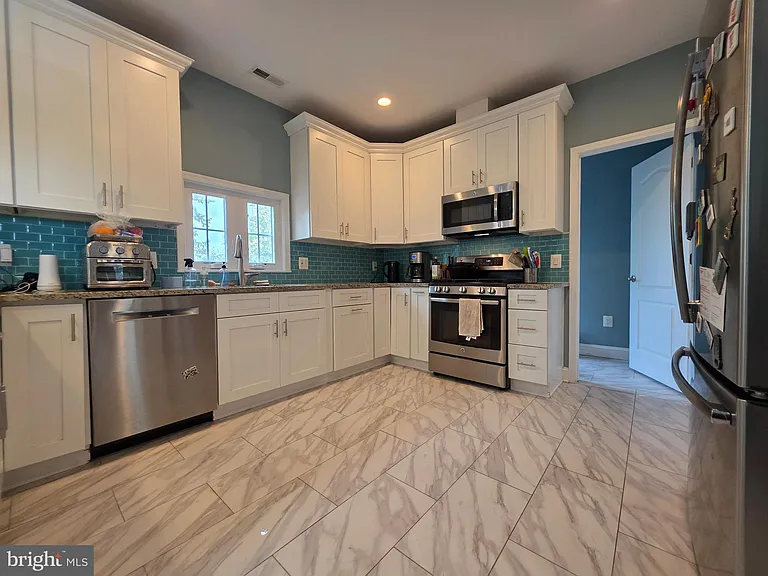 1138 S Harrison St — Photo 7