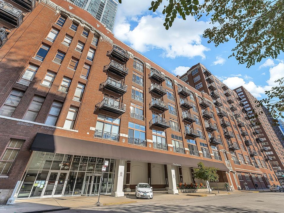 1st image of 360 W Illinois St APT 418