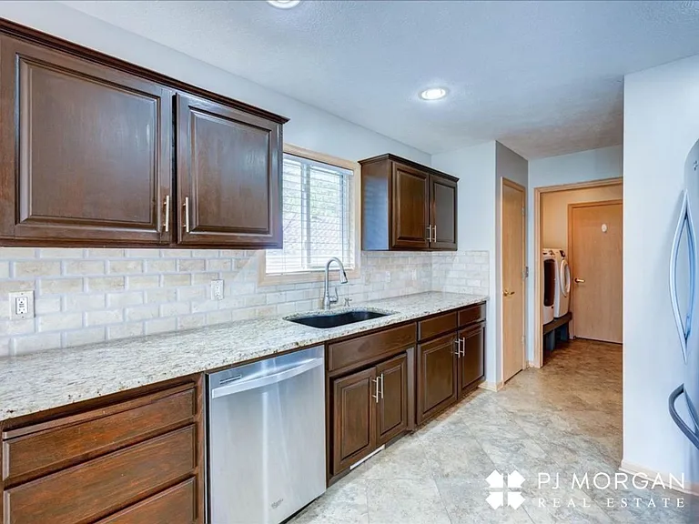 10027 S 171st St — Photo 17