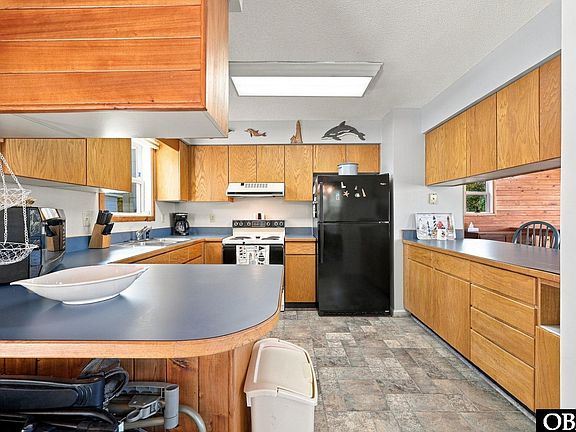 5th image of 1155 Franklyn St