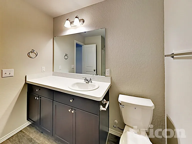 5202 Everett Loop — Photo 11