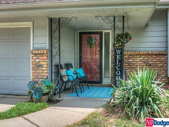 3rd image of 908 Douglas Dr