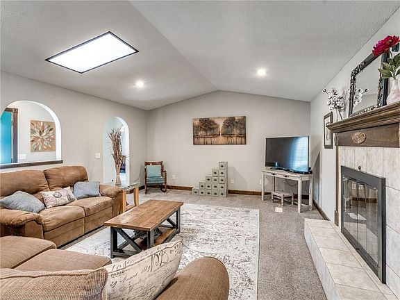 5th image of 11505 Mackel Dr