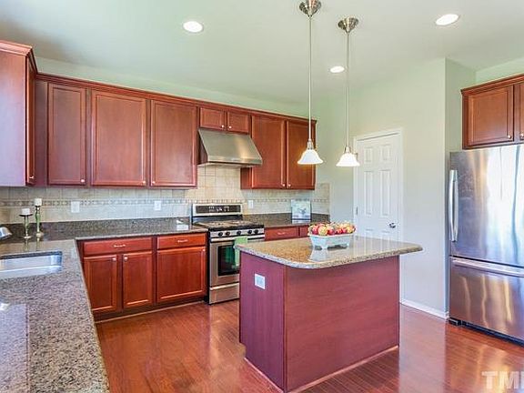 5th image of 213 Seymour Pl