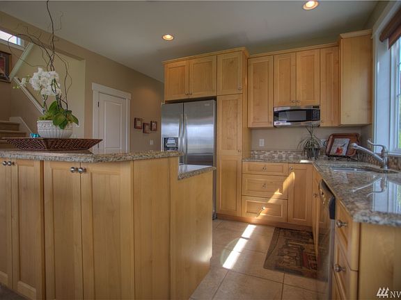5th image of 9372 Entiat Ln NW