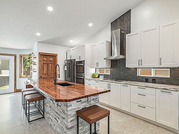 4th image of 6145 Ursa Ln