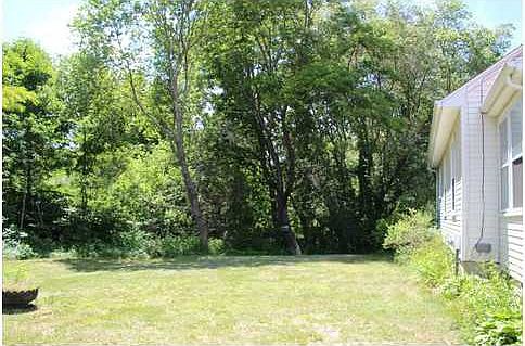 2nd image of 915 Tower Hill Rd