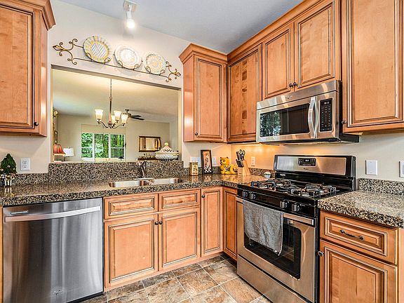 4th image of 12619 Broadmoor Pl