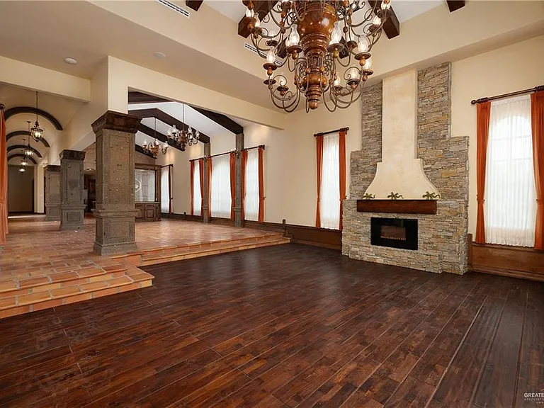 2304 Antigua Dr — Photo 18