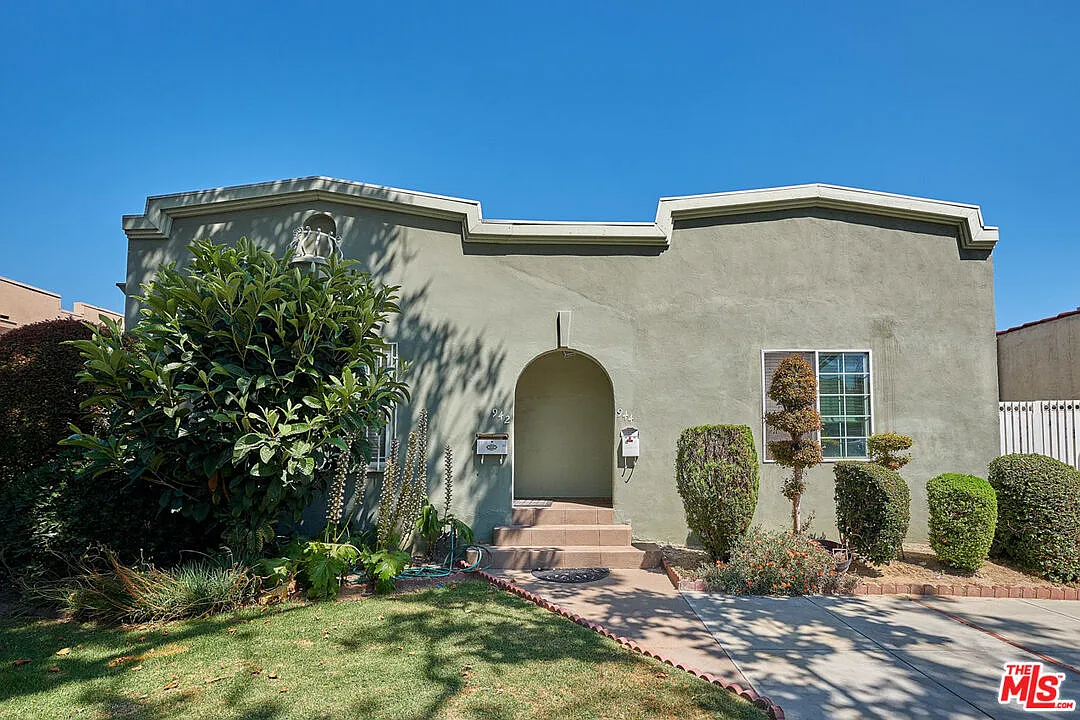 3 bed, 2.0 bath, 1475 sqft, $4,000 — Photo 2