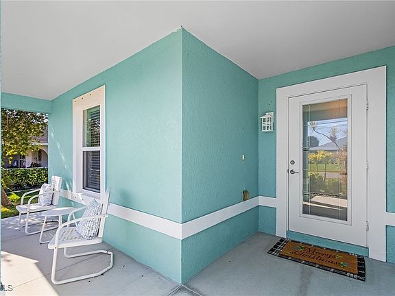 4th image of 1010 SW 6th Ave