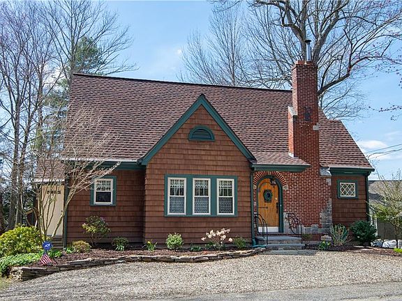 2nd image of 565 Reservoir Rd