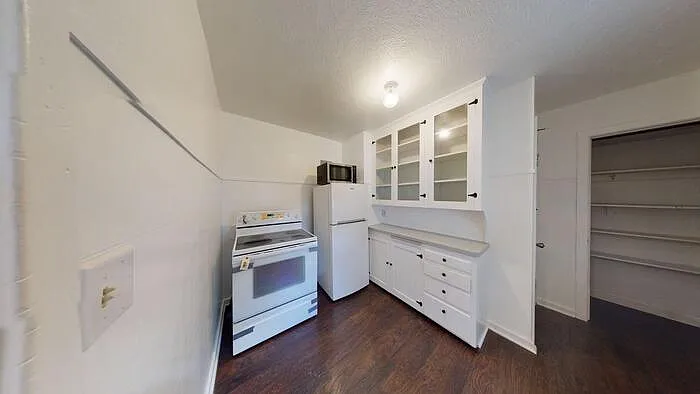 1 bed, 1.0 bath, $815 — Photo 2