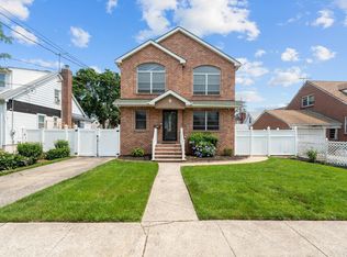 24617 136th Ave, Rosedale, NY 11422