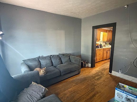 3rd image of 1271 2nd Ave E